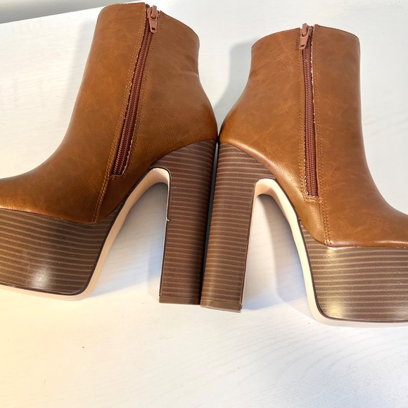 JustFab Perry Platform Heeled Bootie 5inch heel - Picture 5 of 6